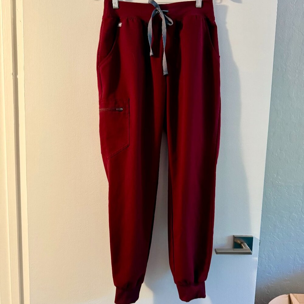 Figs Scrubs Zamora Joggers Women's size small in Burgundy